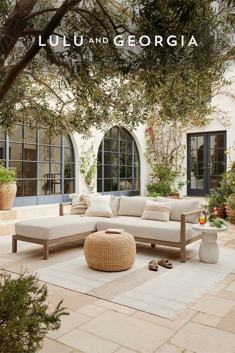 Lulu And Georgia, Outdoor Living Room, Patio Rugs, Decor Minimalist, House Goals, Alam Yang Indah, Indoor Outdoor Rugs, House Inspo, Dream Home Design