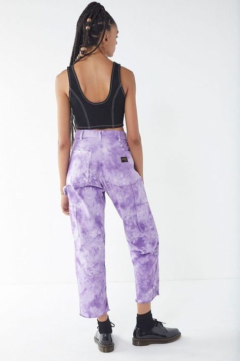 Vintage tie dye pants for your 90s inspired outfit. Such a cute grunge look. #90s #90ssfashion #tiedye Ty Dye, Dye Pants, Tie Dye Sweatpants, Dye Jeans, 90s Inspired Outfits, Tie Dye Pants, Tie Dye Fashion, Tie Dye Jeans, Urban Renewal