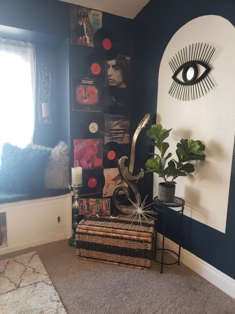 Boho Rock n Roll vinyl @boholifestyles.14 Rock N Roll Aesthetic Bedroom, Rock And Roll Aesthetic Room, Rock Bedroom Ideas, Rock N Roll Living Room, Rock Room Decor, Rocker Bedroom, Rock N Roll Bedroom, Rock And Roll Room, Punk Bedroom