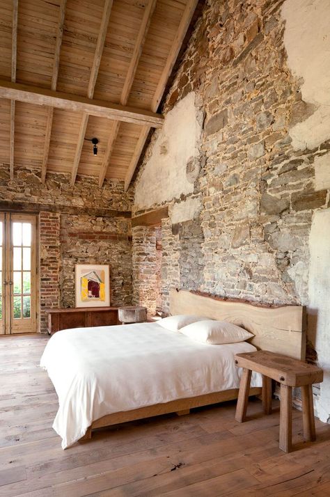 33 Best Interior Stone Wall Ideas and Designs for 2021 Stable Conversion, Rustic Interior Decor, Stone Walls Interior, Interior Design Per La Casa, Interior Design Rustic, Bedroom Accent, Italian Home, Accent Wall Bedroom, Exposed Brick Walls