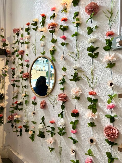 roses, pink flowers, flower decor, flower decoration, flower inspo Ombre Interior, Ombre Wall Art, Easy Room Decor, Ombre Wall, Interior Decorating Ideas, Easy Diy Room Decor, Flower Room, Cozy Room Decor, Room Design Bedroom