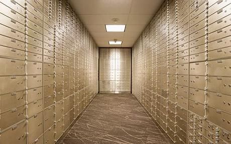 bank safety deposit box rooms | Bank officials found themselves unable to open the high-security door ... Bank Safe, Estate Planning Attorney, Safe Deposit Box, Vault Doors, Mail Boxes, Banking Industry, Plans Architecture, Home Inventory, Bank Robbery