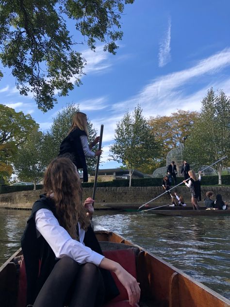 Cambridge Matriculation, Cambridge Student Aesthetic, Oxford Matriculation, Punting Oxford, Cambridge Motivation, Oxford University England, Cambridge Student, Uk College, College Wallpaper