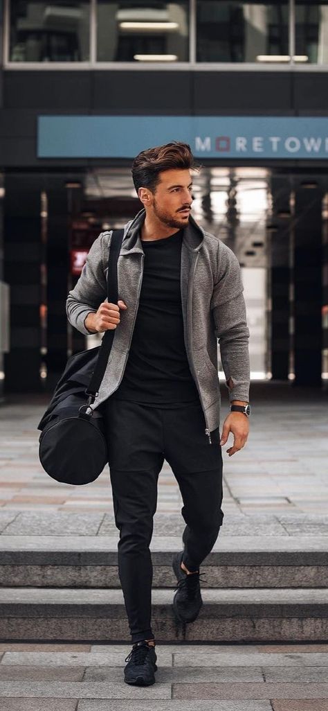 Comment devenir un entrepreneur sur internet https://www.instagram.com/major_agv/?hl=fr Men Dressing Style Casual Simple, Mens Walking Outfit, Masculine Casual Outfits, Casual For Men Outfits, Casual Athletic Outfits Men, New York Winter Outfit Men, Jogger Pants Outfit Mens, Mens Athleisure Outfits, Athleisure Outfits Men