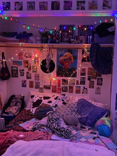 Grunge Bed Rooms Ideas, Bed Inside Closet Ideas Aesthetic, Room Inspo Bed In Closet, Bed In The Closet Aesthetic, Bed In Closet Aesthetic Room, Room Ideas Aesthetic Closet, Beds In Closets Ideas, Grunge Closet Room, Bed Coming Out Of Closet