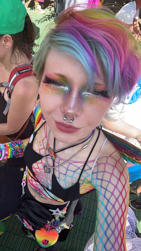 Rave Pride Outfits, Pride Month Outfit Ideas Festival, Pride Fest Outfit Ideas, Pride Weekend Outfit, Emo Pride Outfit, Pride Outfits Plus Size, Pride Club Outfit, Pride Outfits Ideas, Pride Outfit Ideas Aesthetic