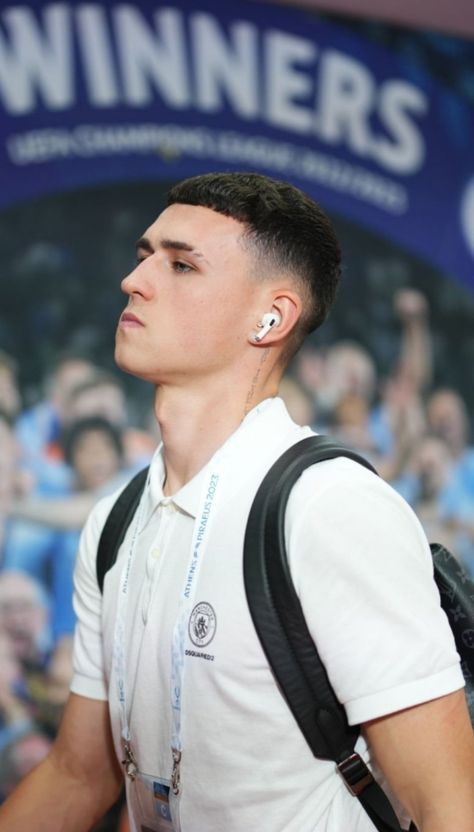 Foden Haircut, Phil Foden Haircut, Fit Footballers, Very Short Hair Men, Fit People, Cristino Ronaldo, Phil Foden, Cute Football Players, Soccer Boyfriend