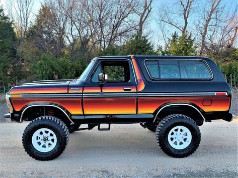 Truck Paint Jobs, Old Bronco, 1979 Ford Bronco, Ford Lightning, Bronco Truck, Car Stripes, Vintage Pickup, Muscle Truck, Classic Ford Broncos