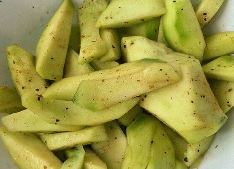 Mango Verde con Sal, Pimienta o Adobo Mango Verde, Verde Recipe, Adobo, Diy Food, Diy Food Recipes, Cute Food, Snakes, Food To Make, Mango