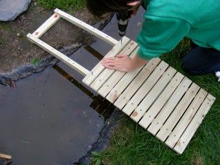 Simple Japanese Bridge : 6 Steps (with Pictures) - Instructables Small Garden Bridge Ideas, Yard Bridge, Pond Bridge, Patio Pond, Japanese Bridge, Small Bridge, Gravel Landscaping, Garden Pond Design, Pond Design