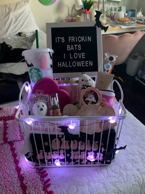 Friend Boo Basket, Cute Boo Basket, Birthday Spooky Basket, Spooky Birthday Basket, Pink Boo Basket Ideas, Boo Basket For Best Friend, Spooky Basket Best Friend, Bestie Boo Baskets, Boo Basket For Friends