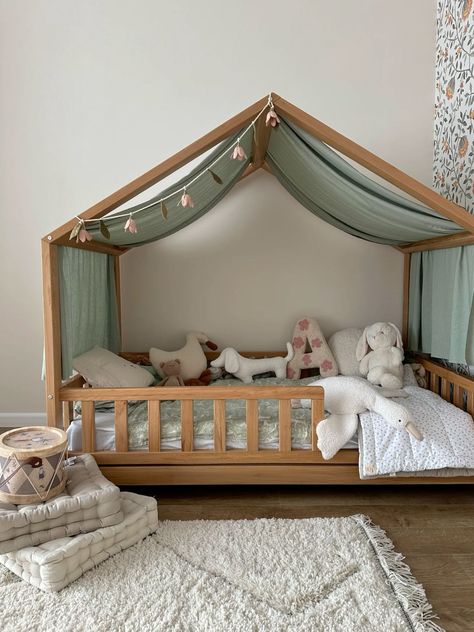 Toddler Bed Woodland, Kid Floor Bed Ideas, Floor Bed House, Scandinavian Kids Room, Creative Ideas For Kids, Child Bed, Nursery Bed, House Beds For Kids, Toddler Floor Bed