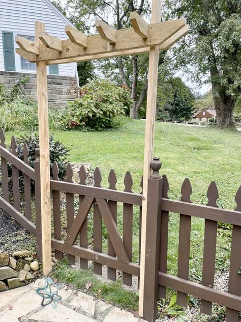 Transform your outdoor area with a gorgeous DIY gate arbor! Save money and get creative with this easy build from Designed Decor. Get inspired and make the perfect addition to your home in no time. Get started now! Arbor Over Fence Gate, Diy Outdoor Archway, Arbor Over Gate, Garden Gate Arbor, Gated Arbor, Flagstone Backyard, Diy Garden Gate, Diy Garden Arbor, Fence Arbor