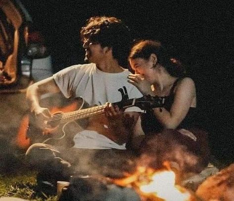 Camping Love Romantic, Camp Romance Aesthetic, Campfire Date Night, Camping Relationship Goals, Summer Camp Aesthetic Couple, Campfire Couple Aesthetic, Campfire Guitar Aesthetic, Camp Love Aesthetic, Camping Couple Goals