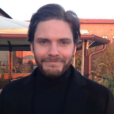 Daniel Brühl The Alienist, Baron Zemo, Daniel Bruhl, Daniel Brühl, Addicted To Love, Fav Celebs, Real Man, Good Looking Men, Lana Del Rey