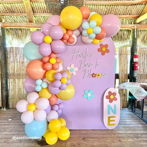 Home decor birthday celebration ideas for home Pink Floral Party, Décoration Baby Shower, Hippie Birthday Party, Flower Birthday Party, 1st Birthday Girl Decorations, Hippie Birthday, Daisy Party, Simple Birthday Decorations, Arch Backdrop