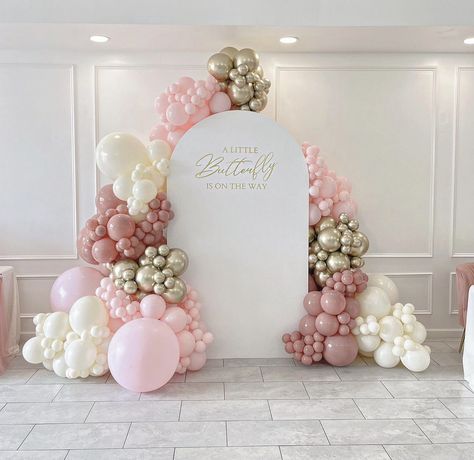 Pink Winter Wonderland Balloon Garland, Outside Balloon Garland, Two Arch Backdrop With Balloons, Bridal Shower Ballons, Pink Balloon Backdrop, Wedding Balloon Backdrop, Pink Balloon Wall, Gold Wedding Reception Tables, Organic Balloon Arch