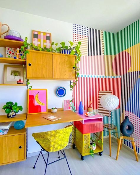 Hello Interior Eccentrics ☀️🌈💖 Happy Saturday 🌼 Here is your daily shot of colours with the gorgeous home of Larissa from @c.rosada… | Instagram Office Nook Ideas, Tiny Workspace, Kitchen Renovation Inspiration, Nook Ideas, Office Nook, Guest Room Decor, Bookshelf Design, Office Colors, Happy Saturday