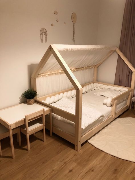 Montesorri Bedroom Toddler, Diy Montessori Bed, Montessori House Bed, Toddler House Bed, Cozy Baby Room, Toddler Floor Bed, Montessori Bed, Toddler Girl Room, Toddler Room Decor