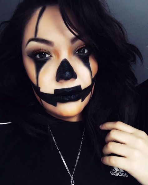 An interesting post from POPSUGAR Beauty. Check it out! Pumpkin Makeup Ideas, Pumpkin Makeup, Makeup Clown, Meme Costume, Halloween Make-up Looks, Holloween Makeup, Easy Diy Costumes, Cute Halloween Makeup, Cool Halloween Makeup