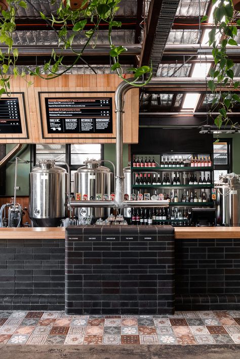 Brewery Bar Design, Home Brewery Design, Brewery Interior Design, Beer Bar Design, Brewery Food, Brewery Interior, Small Brewery, Brewery Bar, Brewery Restaurant