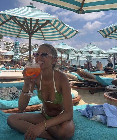 Brit Harvey, Cruise Pictures, Italy Pictures, Summer Poses, Summer Picture Poses, Italy Summer, Insta Post, Summer Goals, Europe Summer