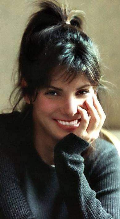 Sandra Bullock Hair, Bionic Woman, Sandra Bullock, Girl Crushes, Keanu Reeves, American Actress, Role Models, Favorite Celebrities, Movie Stars