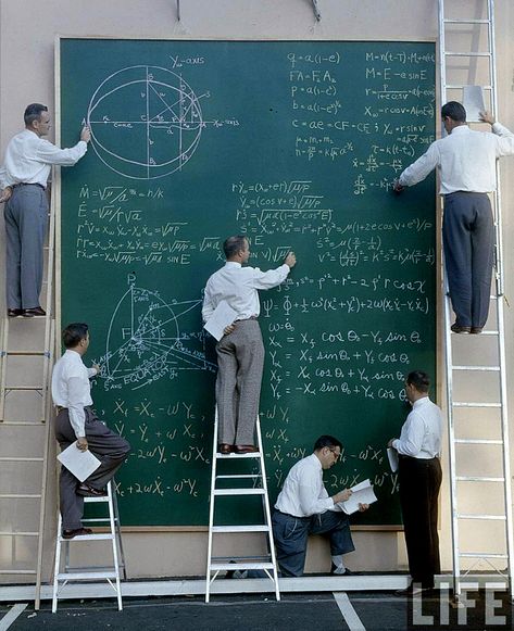 NASA before Powerpoint (c.1960) by J.R. Eyerman for LIFE Magazine Rare Historical Photos, Winter Inspiration, Trigonometry, Louis Armstrong, Foto Tips, Ice Age, Samar, Drawing Board, Calculus