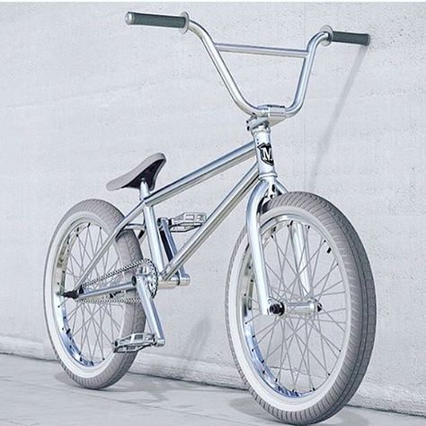 Would you ride a full chrome-white bike? Bmx Wheels, Bmx Bike Parts, Bicycle Paint Job, Gt Bmx, Bmx Dirt, Bmx Street, Vintage Bmx Bikes, Best Bmx, White Bike