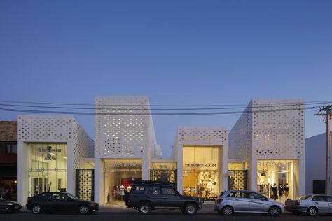 Mackelvie Street Retail,© Patrick Reynolds Shops Architecture, New Zealand Architecture, Black Building, Plaza Design, Shopping Mall Architecture, World Architecture Festival, Retail Architecture, Commercial And Office Architecture, Storefront Design