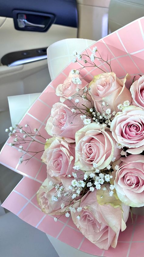 Flowers Aesthetic Roses, Pink Flower Bouquet, Luxury Flower Bouquets, Prettiest Bouquet, Aesthetic Roses, Nothing But Flowers, Cute Flower Wallpapers, Flowers Aesthetic, Flower Therapy