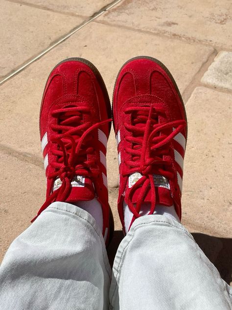 Adidas Red Shoes, Red Spezial Adidas, Adidas Spezial Red, Pretty Shoes Sneakers, Shoes Outfit Fashion, Adidas Spezial, Shoe Inspo, Aesthetic Shoes, Swag Shoes