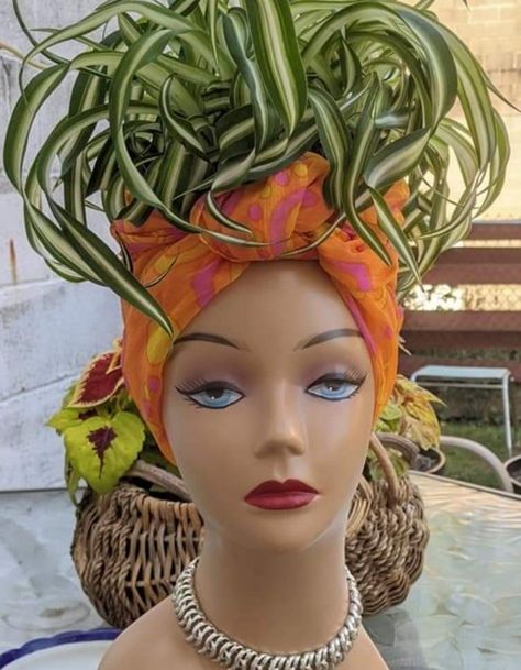 Mannequin Decor, Flower Pot Art, Wedding Dr, Afrique Art, Flower Pot Crafts, Diy Flower Pots, Face Planters, Decorated Flower Pots, Head Planters