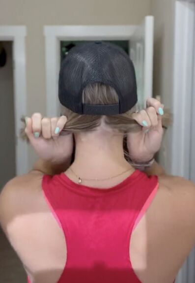 Blonde Hair Baseball Cap, Short Hair Casual Updo Simple, Hiking Hairstyles For Short Hair, Pool Day Short Hairstyles, Easy Pulled Back Hairstyles For Short Hair, Hairstyles For The Pool Short Hair, Short Layered Hair Dos, River Hairstyles For Short Hair, Short Hair Updo Workout