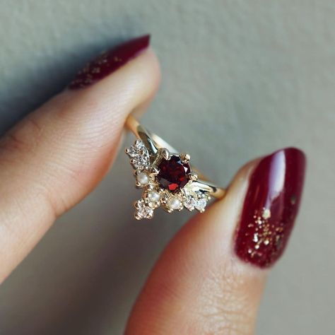 Garnet Ring Gold, Garnet Wedding Rings, Garnet Wedding, Garnet Engagement Ring, Red Garnet Ring, Cute Engagement Rings, Future Engagement Rings, Edwardian Jewelry, Rose Gold And Silver