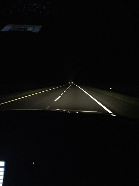 Ed Wallpaper, Dark Road, Night Sky Photography, Photography Sky, Night Drive, Photographie Portrait Inspiration, Aesthetic Sky, Selfie Poses Instagram, Driving Photography