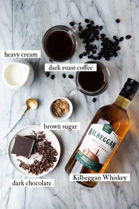 The best Irish coffee recipe only requires 4 ingredients! This classic whiskey and coffee drink is topped with whipped cream & chocolate. Whiskey And Coffee, Whipped Cream Chocolate, Irish Coffee Recipe, Iced Coffee Protein Shake, Ice Caramel Macchiato, Best Iced Coffee, Coffee Protein Shake, Cold Brew Iced Coffee, Vietnamese Iced Coffee