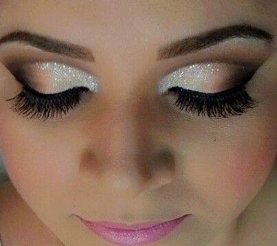 White, gold and brown eyeshadow idea Extreme Make-up, Wedding Eyes, Wedding Hairstyles And Makeup, Wedding Eye Makeup, Makeup Tip, Long Eyelashes, Smink Inspiration, Beauty Make-up, Braut Make-up