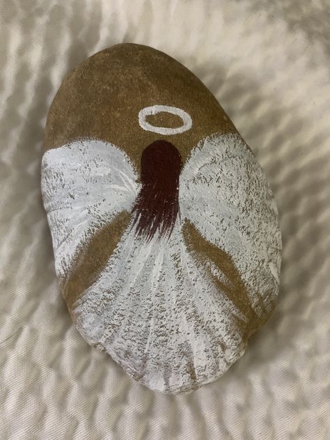 Diy Angel Painting, Angel Rocks, Angel Rock Painting Ideas, Angel Pebble Art Ideas, Memorial Painting, Rock Painting Angels, Angel Rock Painting, Rock Art Angel, Painted Rock Angel