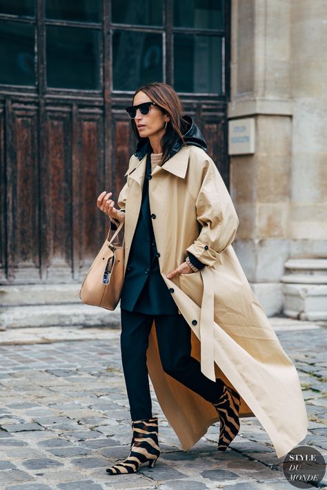 Paris SS 2020 Street Style: Chloe Harrouche - STYLE DU MONDE | Street Style Street Fashion Photos Chloe Harrouche Chloe Harrouche, 2020 Street Style, Camille Rowe, Outfit Options, Assistant Principal, Walking Down The Street, Moda Paris, Winter Beauty, Looks Street Style