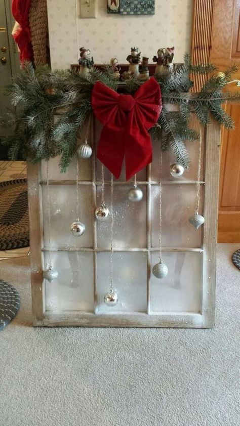 Window Redo Ideas, Diy Old Frames Projects, How To Decorate An Old Window, 9 Pane Window Ideas Decor, Decorating Old Window Frames For Christmas, Christmas Window Frame Ideas, Christmas Window Frame Decor, Window Pane Christmas Decor, Old Window Projects Christmas