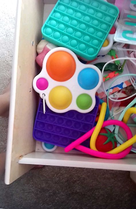 Udl Classroom, Toy Bin Organizer, Teacher Aesthetic, Creative Thoughts, Future Office, Cool Fidget Toys, Toy Bins, Teacher Things, School Psychology