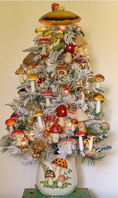 Love Herbs, Mushroom Christmas Tree, Mushroom Tree, Merry Mushroom, Mushroom Christmas, Mushroom Crafts, Mushroom Decor, Woodland Christmas, November 9