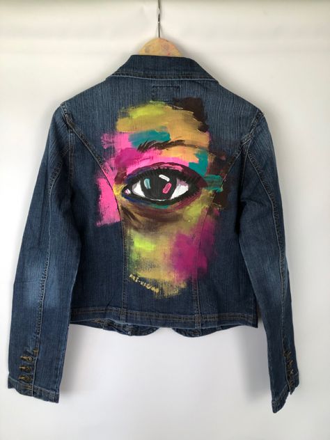 Diy Paint Clothes, Denim Jacket Art Paint, Painting On Clothes Ideas Art, Hand Painted Denim Jacket Art Easy, Denim Art Painting, Art Clothes Painting, Hand Painted Clothing Diy, Clothes Painting Ideas, Painted Jacket Ideas