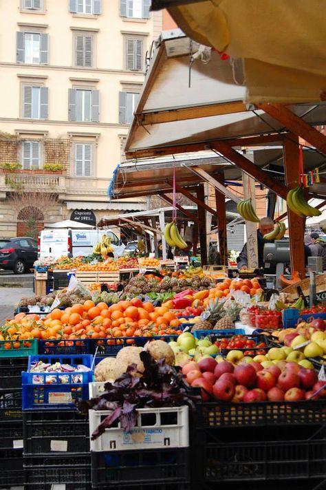 Why the Italians Follow the Slow Food Movement, and You Should Too Slow Food Movement Life, Food Campaign, Slow Food Movement, Better Lifestyle, Stink Bugs, Cooked Food, Plant Strong, Diy Backyard Landscaping, Culinary School