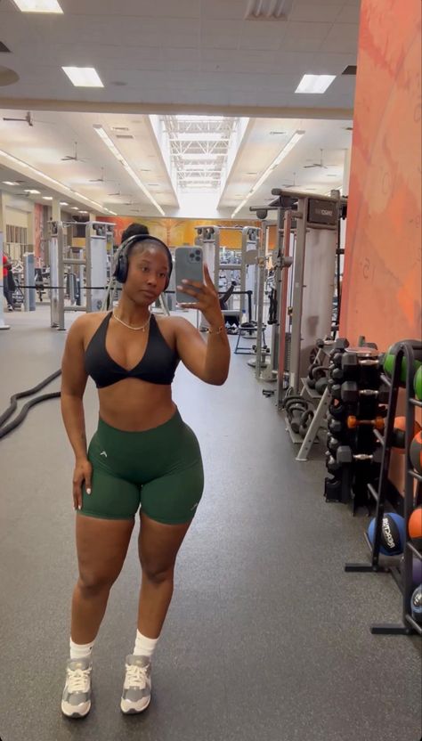 Cool Mom Outfits Black Women, Curvy Gym Body Type, Thick Gym Body Type, Gym Outfits Black Women, Goal Bodies, Micah Core, Feminine Fatale, Gym Girlies, Fitness Aesthetics