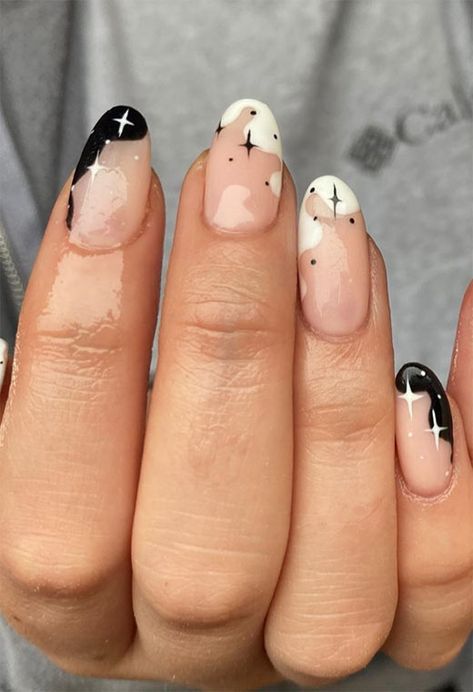 59 Magical Star Nails to Spark Your Dreamer's Imagination - Glowsly Stars Nails, Star Nail Designs, Nail Art For Beginners, Minimal Nails, Nail Swag, Star Nails, Pretty Acrylic Nails, Chic Nails, Short Acrylic Nails