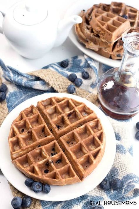 Blueberry Vanilla Protein Waffles - #blueberries #oats #protein #protein-powder #vanilla #waffles #breakfast-recipes #recipes #realhousemoms Oats Protein, Blueberry Waffles, Protein Waffles, Banana Blueberry, Pancakes And Waffles, Healthy Eats, Protein Powder, Blueberries, Kids Meals