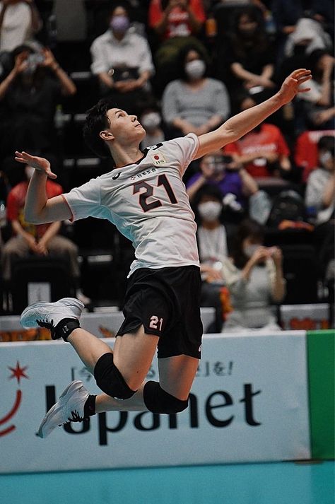 Volleyball Jersey Design, Ran Takahashi, Volleyball Photography, Muka Lelaki, Japan Volleyball, Volleyball Wallpaper, Japan Volleyball Team, Volleyball Photos, Volleyball Poses