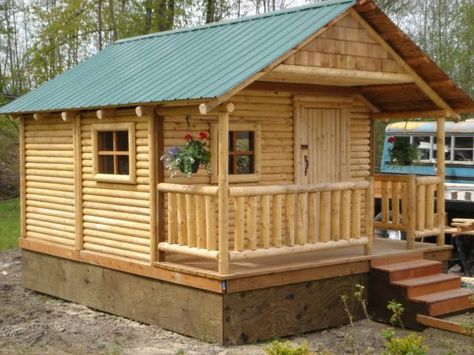 For anyone who has dreamed of having a real log cabin in the woods, but still wants to keep it small, Washington based Mr. Cabin, Inc. builds substantial and very affordable log cabins that stay under 200 square feet. Mini Cabins, Mini Cabin, Hut House, Tiny House Blog, Bamboo House Design, Small Log Cabin, Cabin Tiny House, Rest House, Bamboo House